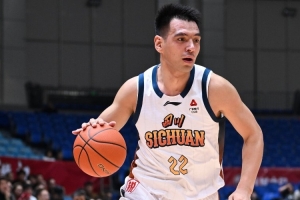 上赛季在四川6.4分4.8板1.1助！媒体人：山东男篮将引进杨文学