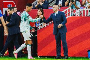 记者：马丁内斯就是想靠C罗去沙特执教 葡萄牙队员根本不认可主帅